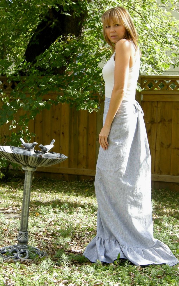 Long_blue_skirt_live_large
