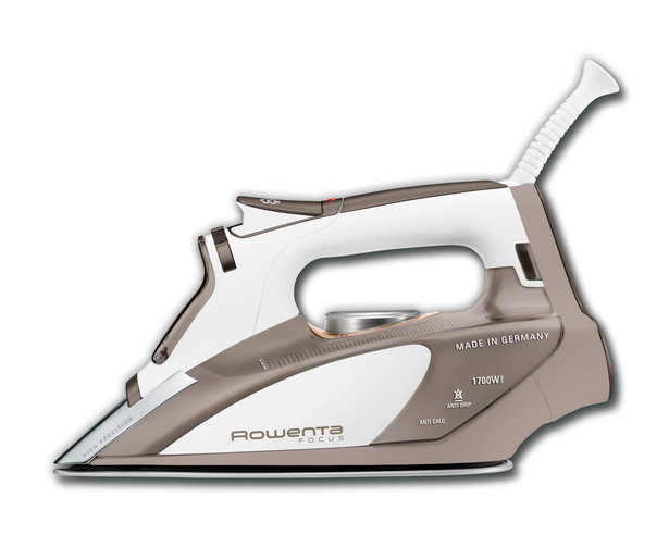 Ro_steam_iron_focus_dw5080_facing_a_large