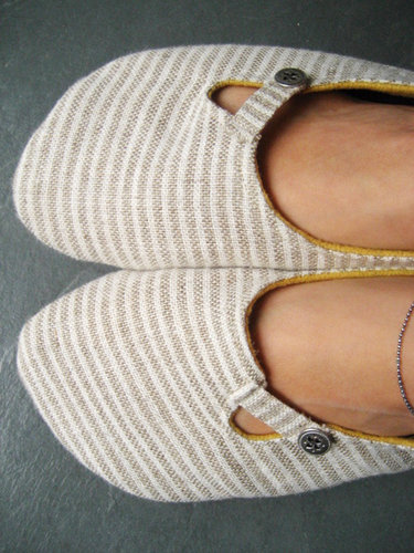 Comfy_room_shoes-lunatepetal_vertical
