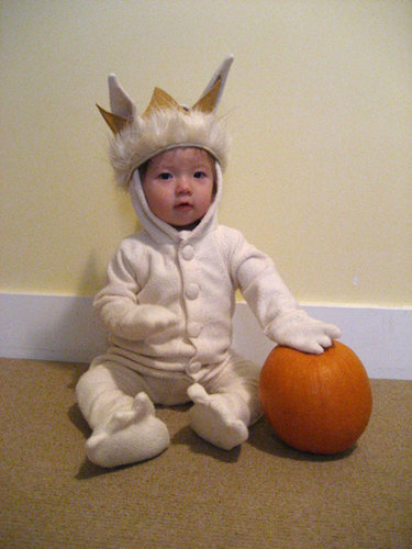 -little_l_s_first_halloween-_-_lunatepetal_small_ver