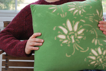 Amisha_-_alabama_pillow_small_hor