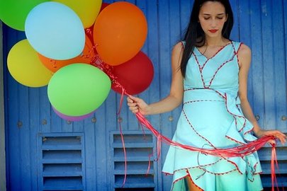 The_streamer_frock_grosgrain_small_hor