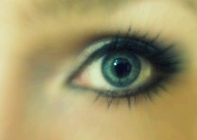 Moe_picture_eye2_show