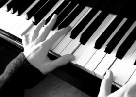 Piano_hands_show