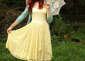 Yellow_dress_show