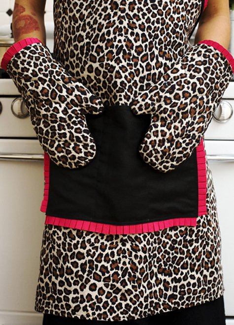 Closeup_apron_mits_large