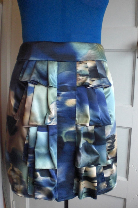 Graphic_ruffle_front_large