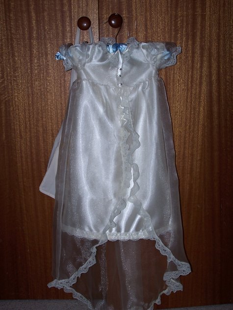 Penny_s_christening_gown_001_large