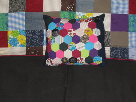 Hex_cushion_002_large