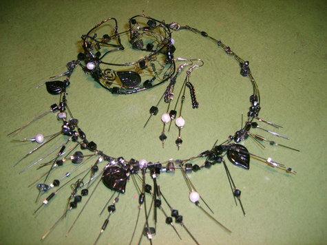 Black_jewellery_set_large
