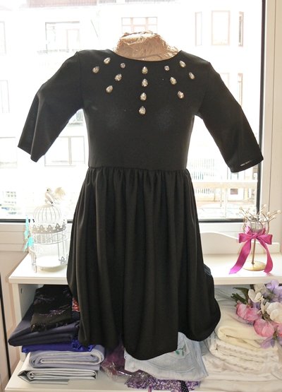 Schwarzes_strasskleid_1_large