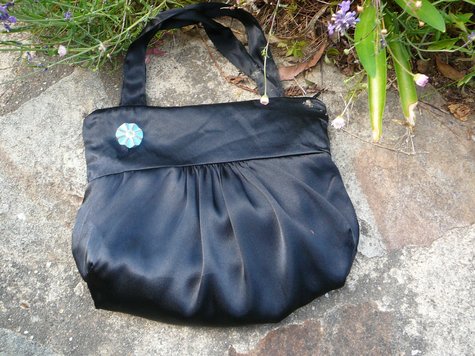 Blackhandbag1_large
