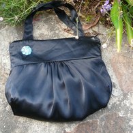 Blackhandbag1_listing