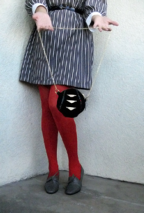 Beulah_chain_pouch_standing_large