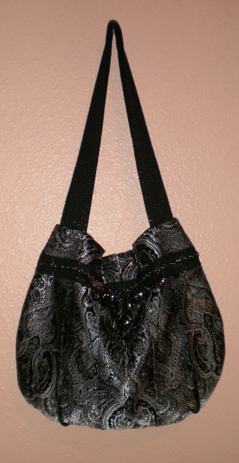 Black_and_silver_pleated_handbag_large