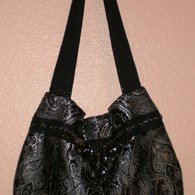 Black_and_silver_pleated_handbag_listing