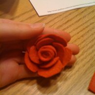 Red_felt_rose_listing