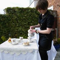 Pouring_tea_listing
