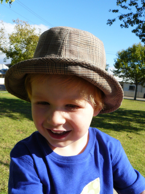 Ezra_hat_large