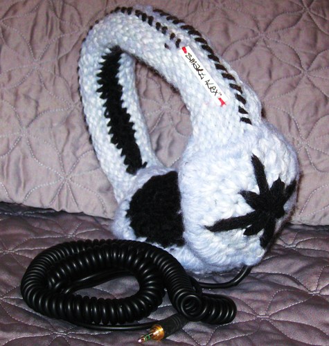 Knitted_headphones_050_large