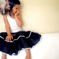 Skirt_sitting_listing