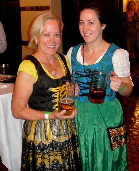 Weisen_dirndl_pattern_large