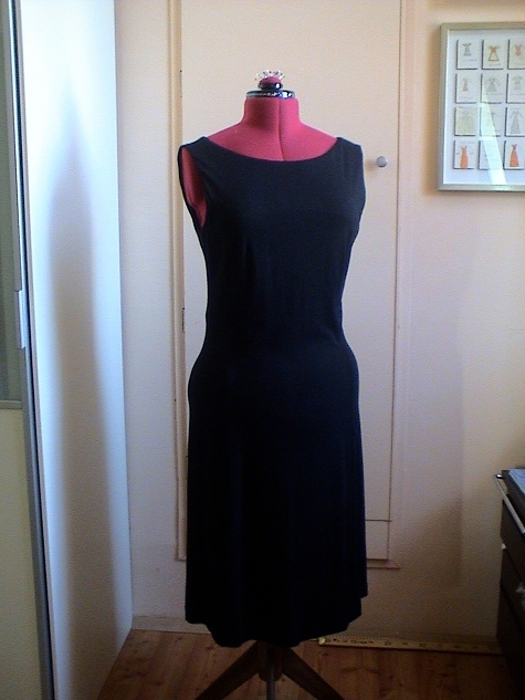 Jerserykleid_3_schwarz_2010_large