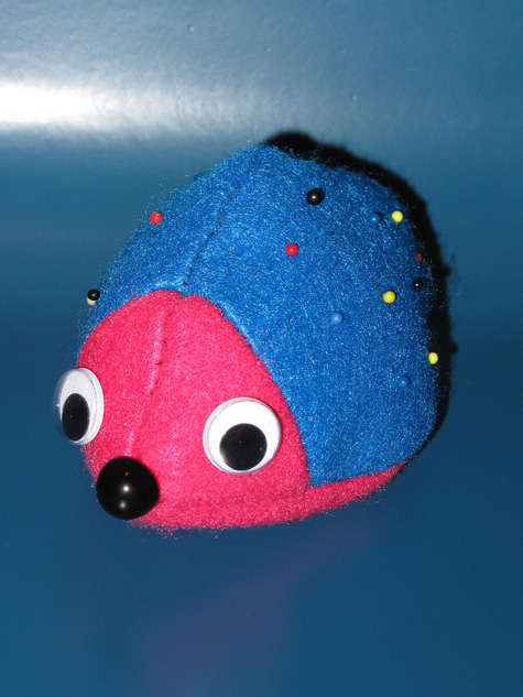 Hedgehog_pincushion_004a_large