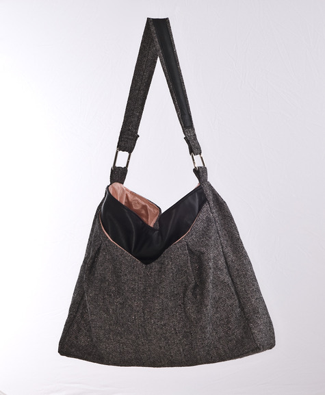 Black_tweed_front_large