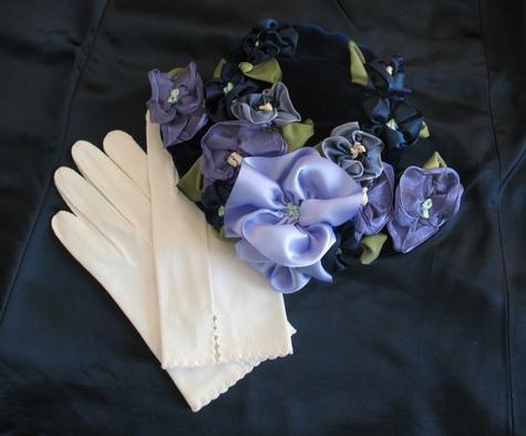 Vogue_8052_3_with_gloves_large