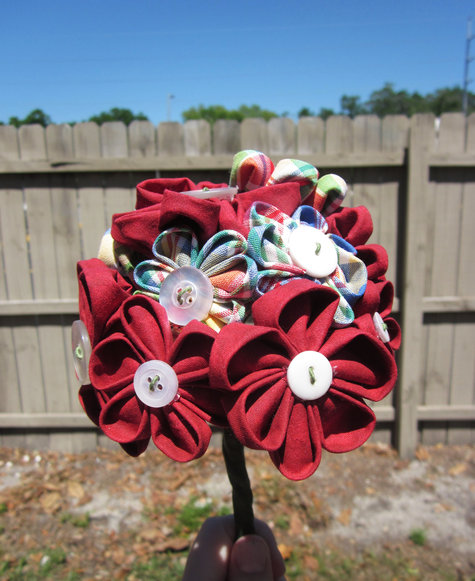 Red_flower_bouquet_in_your_hand_large