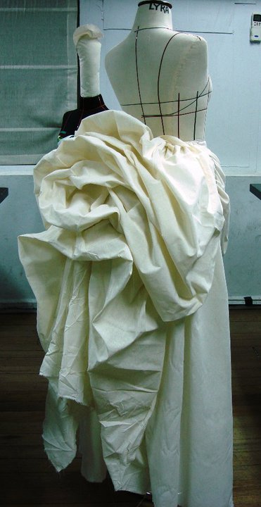 Lyra_bustle01_large