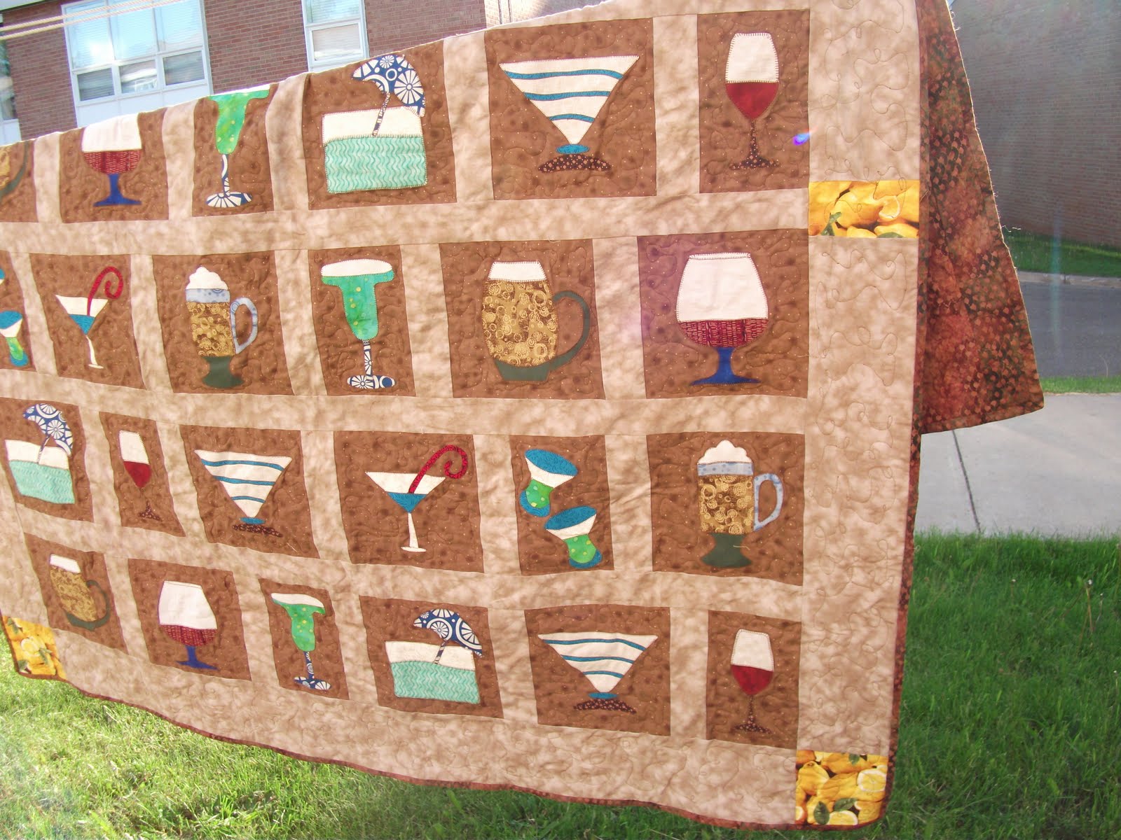 learn-to-applique-free-motion-quilt-drink-quilt-sewing-projects-burdastyle