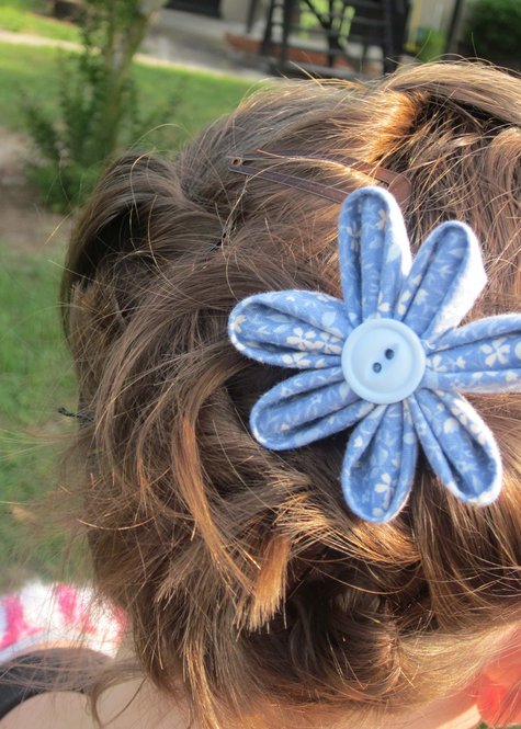 Blue_flower_in_hair_large