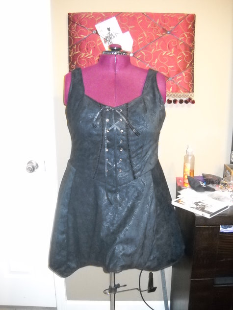Gothic_dress_large