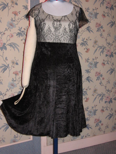Robe_dentelle_large