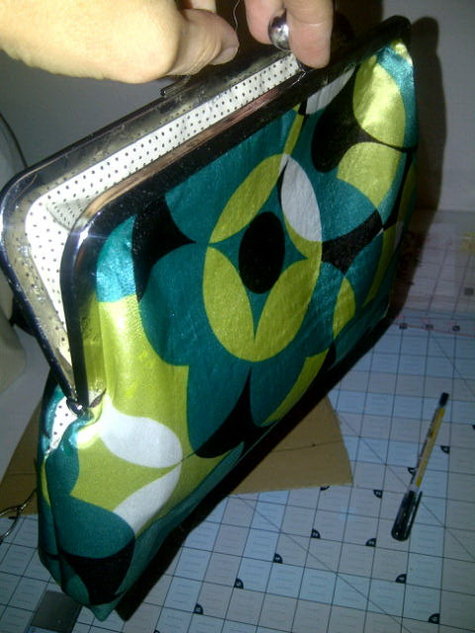 Ann_s_clutch_exterior_large