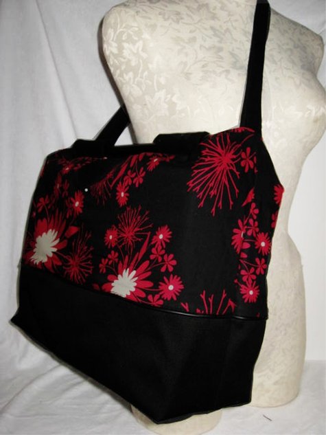 Blackredfloral_largetote_side_large