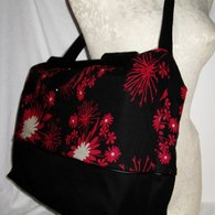 Blackredfloral_largetote_side_listing