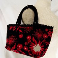 Blackredfloral_smalltote_side_listing