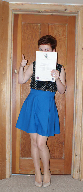 Graduation_skirt_degree_large