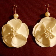 White_flower_earrings_listing