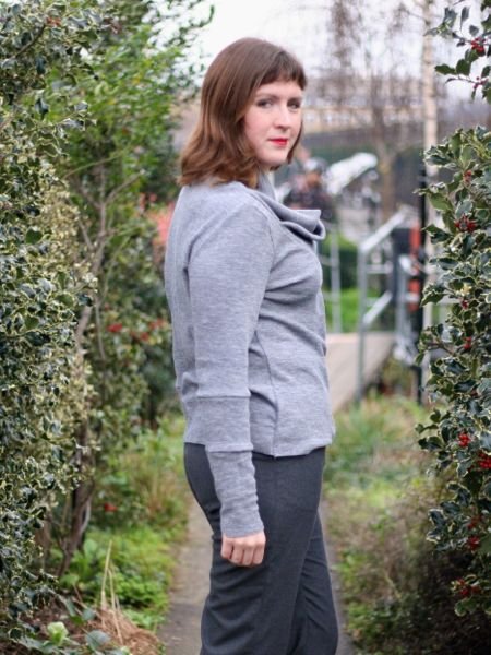 Manequim_sweater_-_side_view_large