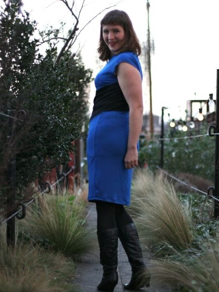 Blue_and_black_sheath_-_looking_back_large