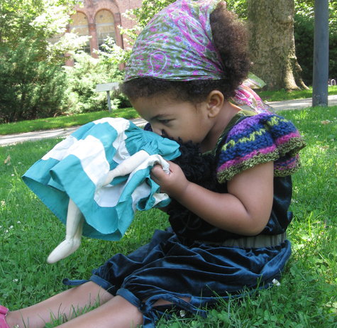 Smaller-file-kissing-doll_large