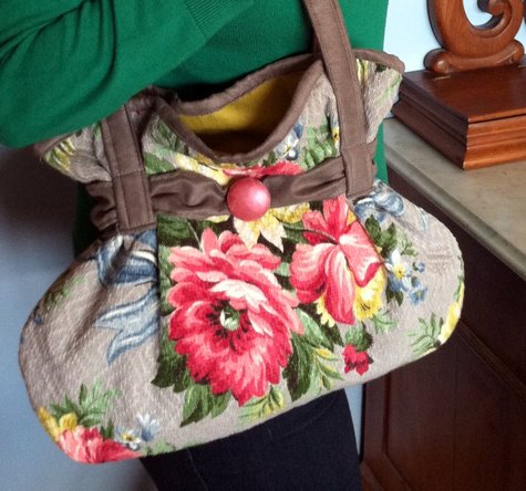 Purse_close-up_large