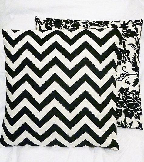 Blk_wht_zigzag_pllw_cvr_large