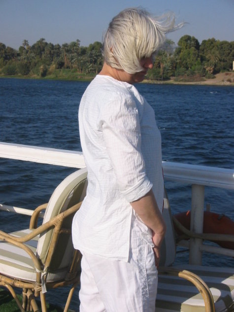 Weiss_rote_bluse_2_large