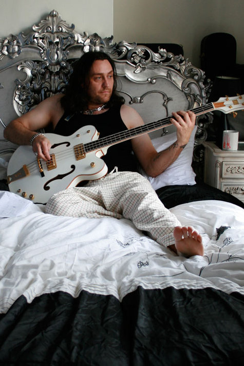 Dans_pyjamas_large