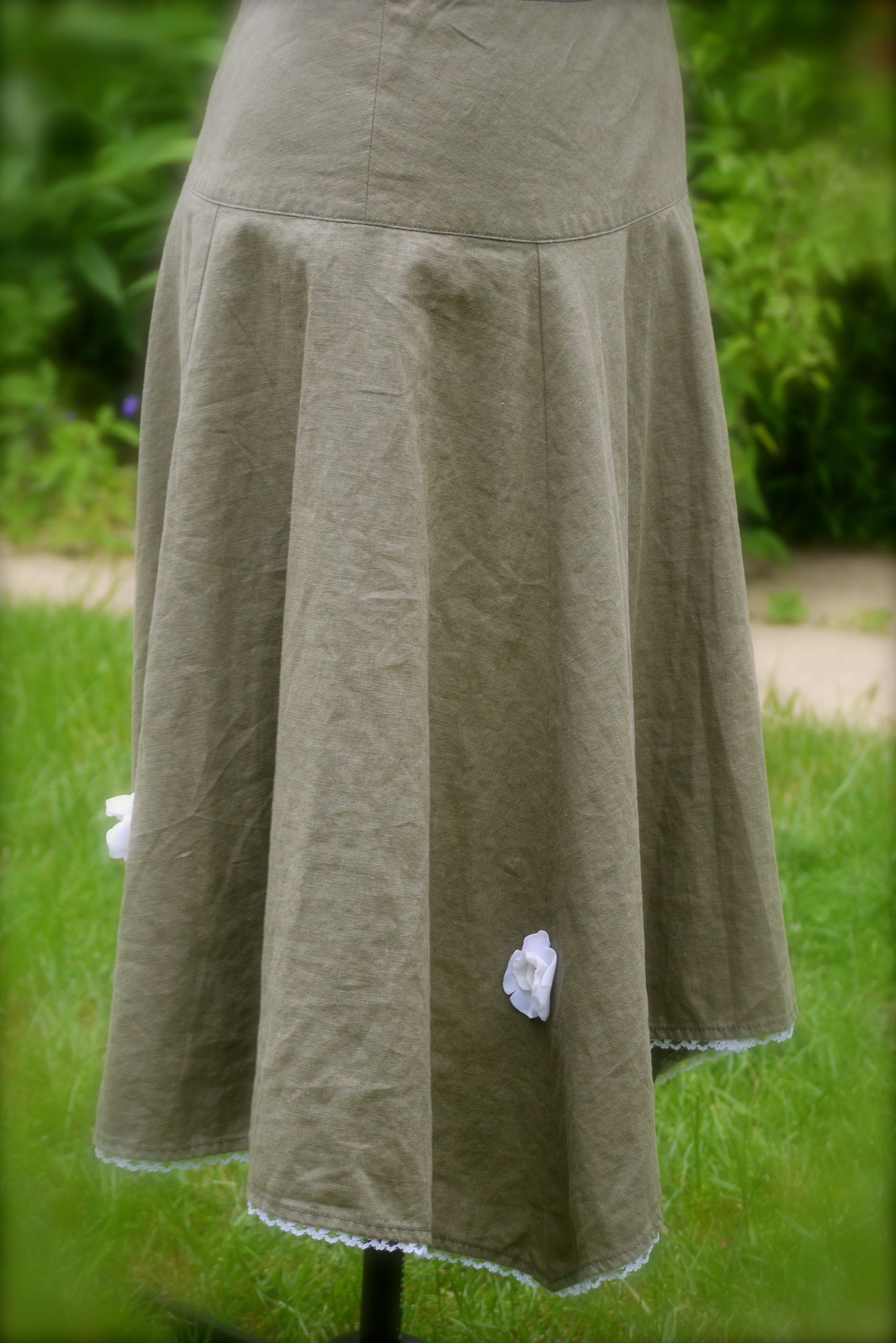 Meadow khaki linen skirt with flower detail and lace trim Sewing Projects